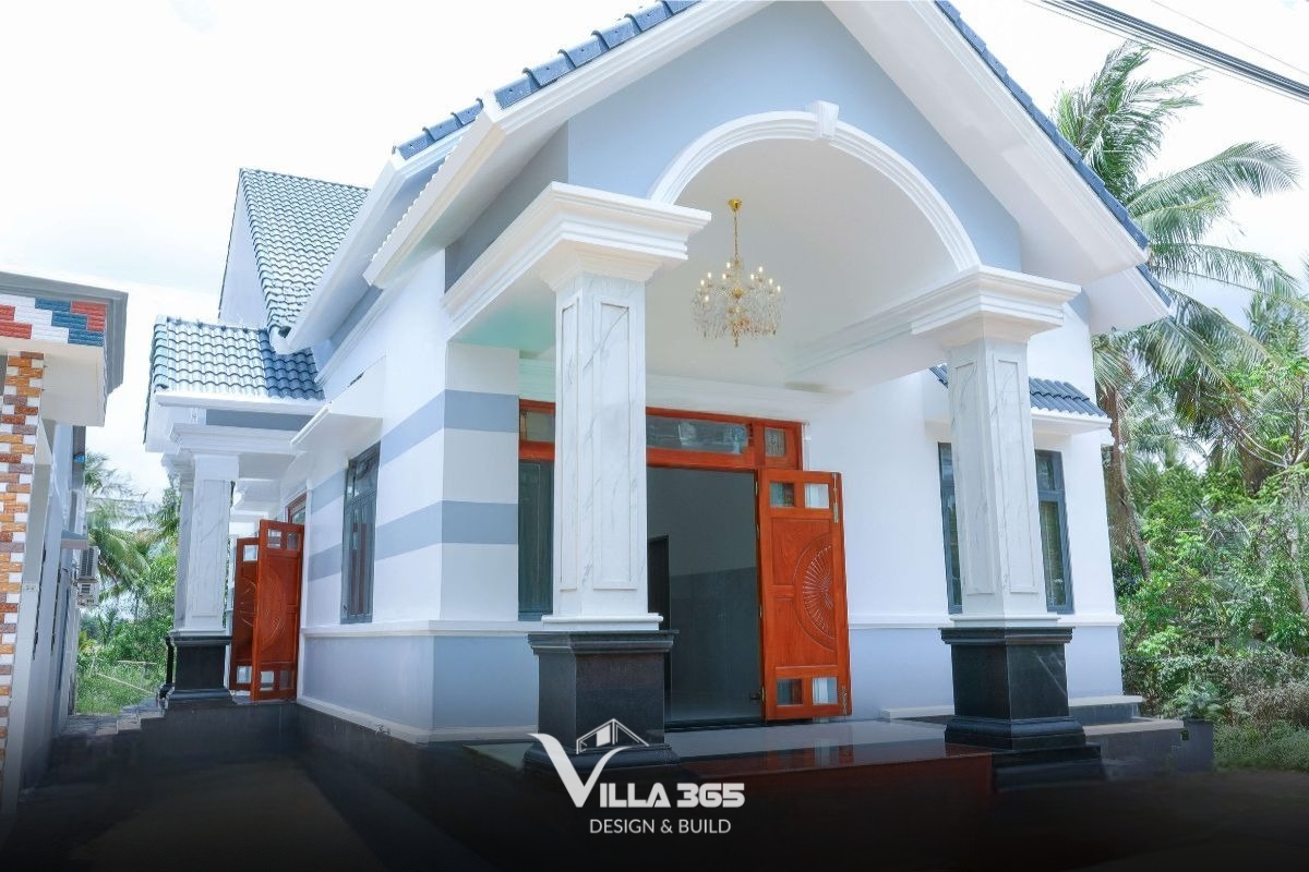 Biệt thự vườn 1 tầng mái Thái T'S House là dự án hoàn thiện nội thất gỗ tự nhiên với cửa chạm khắc thủ công, vách ngăn CNC và sofa gỗ nguyên khối đòi hỏi trình độ và chuyên môn cao của đội ngũ thợ mộc 