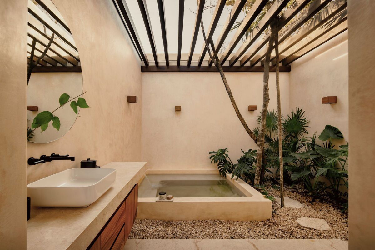 Thay vì bị cuốn vào danh sách vật liệu "đang thịnh hành", gia chủ nên trả lời câu hỏi: vật liệu này có phù hợp với khí hậu không, có kết hợp được với những gì đã có không, và có mang lại cảm giác dễ chịu khi sử dụng không