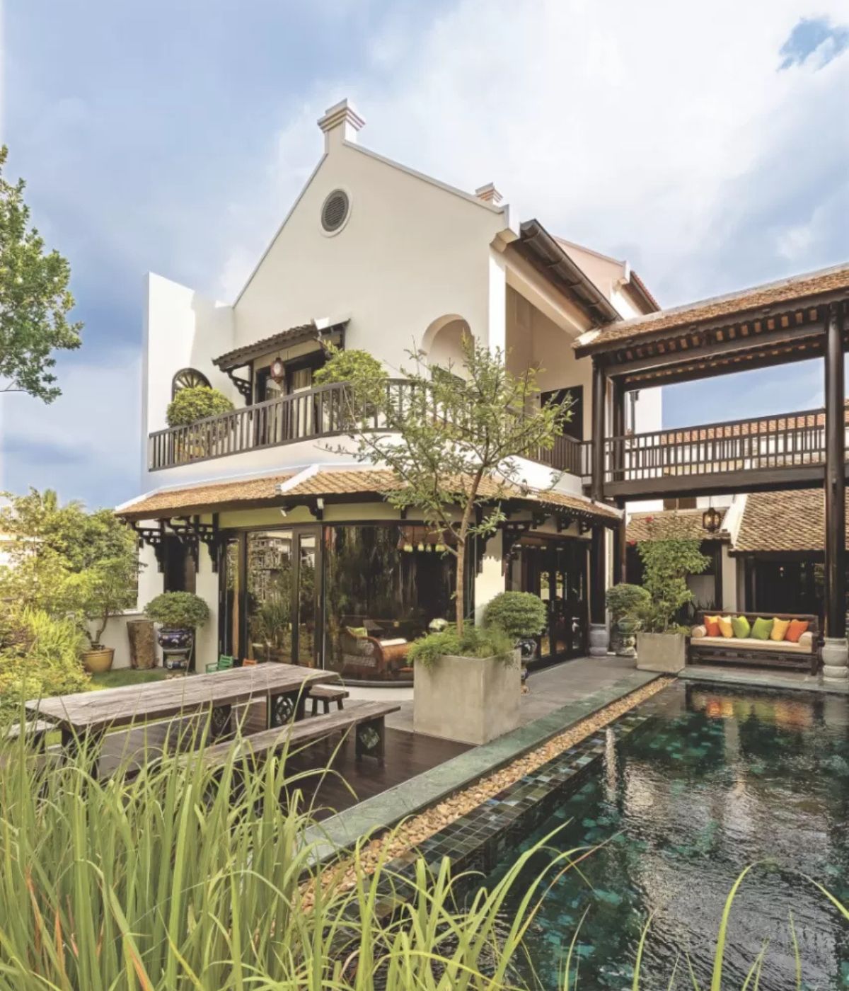 30+ Mẫu biệt thự Indochine đẹp nhất 2026 (kèm mặt bằng & chi phí thực tế) 19 Ngoại thất mở trong thiết kế biệt thự Indochine kết nối thiên nhiên (Ảnh: Sưu tầm)