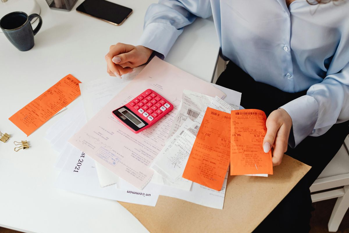 Quy trình thiết kế thi công biệt thự chi tiết và chuyên nghiệp 2026 9 Dự trù chi phí hợp lý giúp quy trình thiết kế thi công biệt thự diễn ra suôn sẻ và đúng kế hoạch (Ảnh: Sưu tầm)