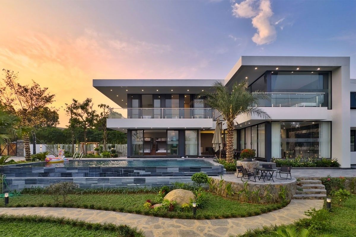 Mẫu biệt thự 2 tầng 5 phòng ngủ chữ L kết hợp gara và sân vườn khoa học  (Ảnh: Sưu tầm)