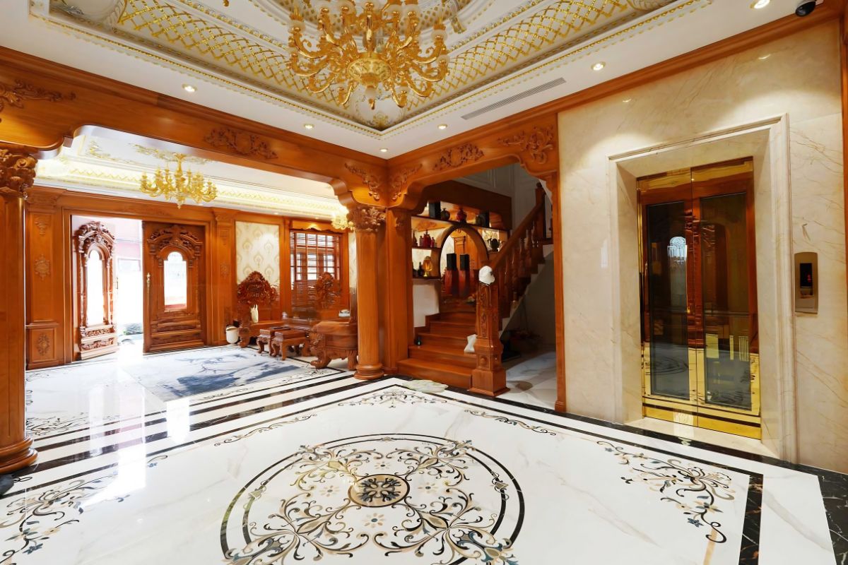 Cửa thang hoàn thiện bằng đá, gỗ hoặc kim loại tạo sự đồng điệu với nội thất biệt thự cao cấp  (Ảnh: Sưu tầm)