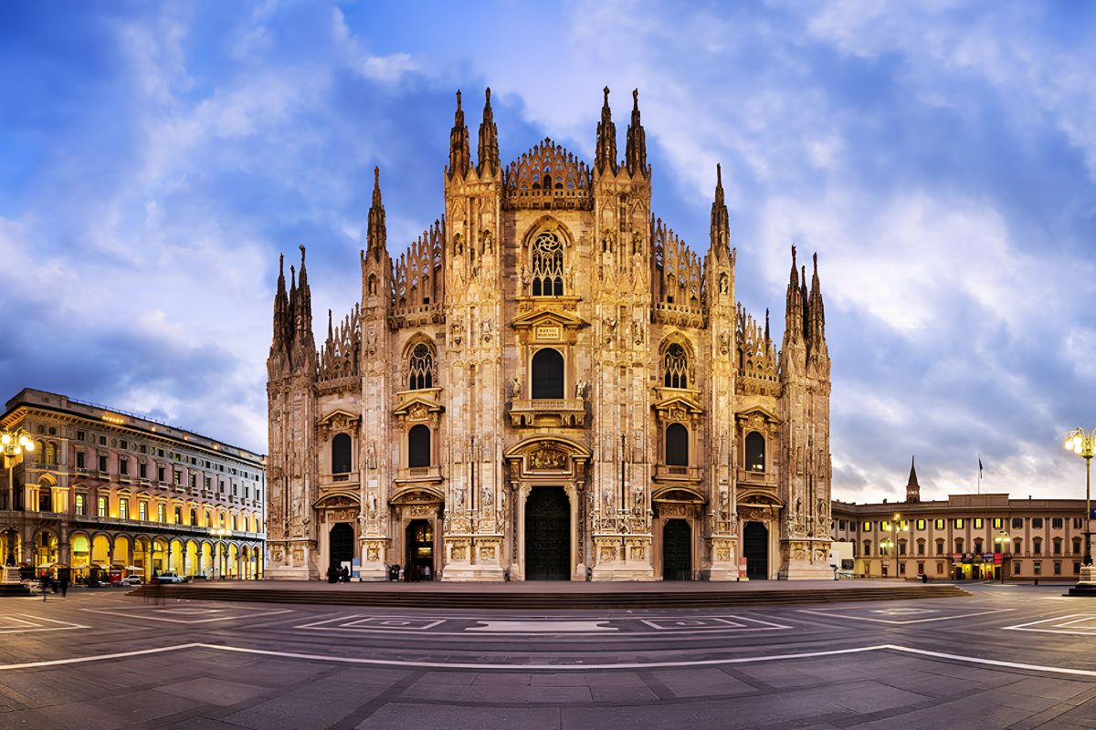 Kiến Trúc Gothic Là Gì? Đặc Trưng Cốt Lõi & Công Trình Tiêu Biểu 14 Duomo di Milano là một trong những công trình kiến trúc Gothic Ý nổi tiếng nhất (Ảnh: Sưu tầm)