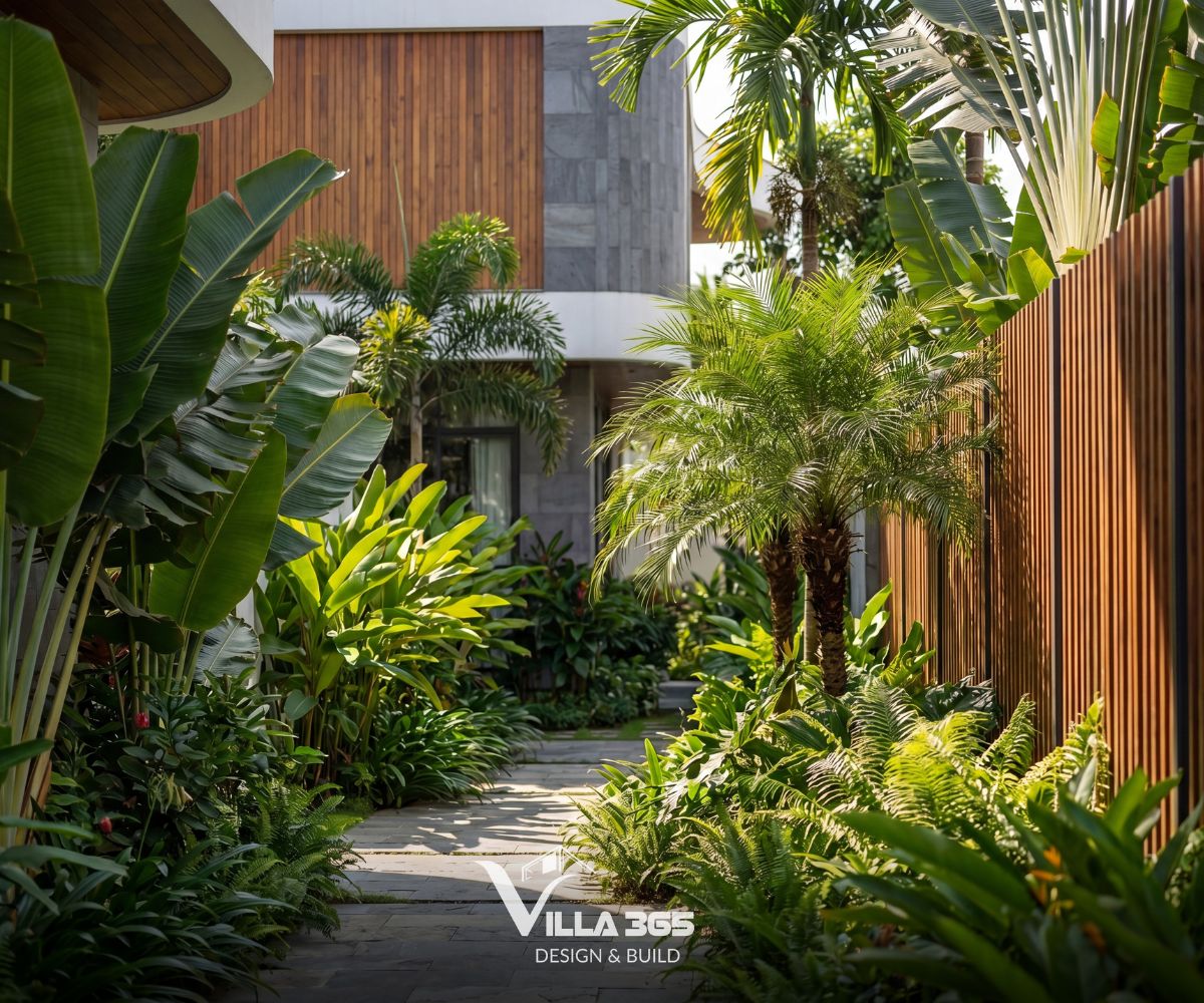 Cải tạo sân vườn, cây xanh và lối vào là cách hóa giải nhà không hợp hướng phù hợp với biệt thự, giúp tăng cả tính thẩm mỹ lẫn sự thông thoáng 
