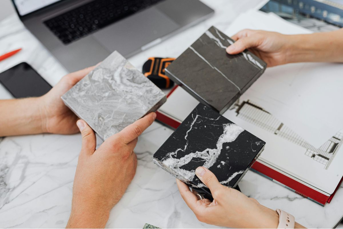 Xây nhà trọn gói bao gồm những gì? Các hạng mục chi tiết cần lưu ý 7 Khi tìm hiểu xây nhà trọn gói làm những gì, gia chủ cần chú ý các khoản dễ phát sinh ngoài báo giá ban đầu (Ảnh: Sưu tầm)